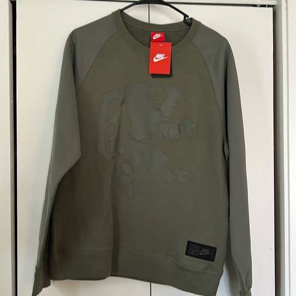 Nike Other - Nike lebron James men’s crew sweatshirt pullover green size small new with tags